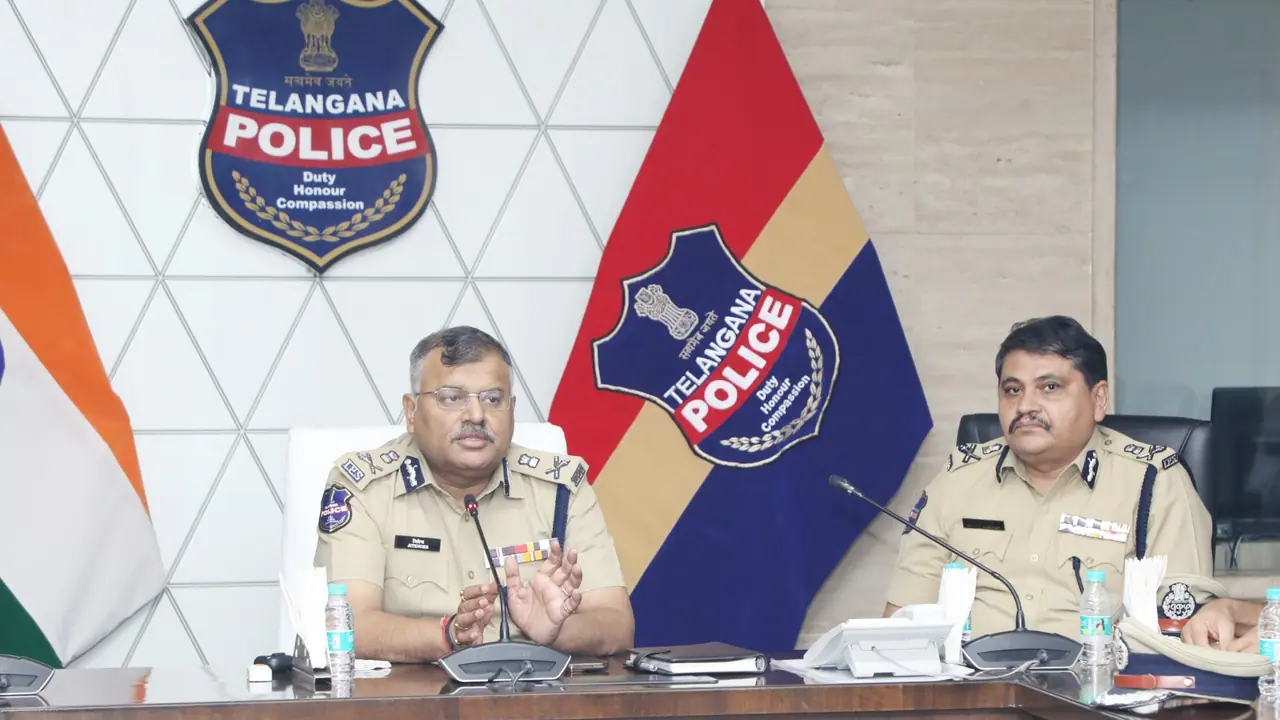 Telangana: ములుగులో ల్యాండ్మైన్ పేల్చిన మావోయిస్టులు.. ముగ్గురు జవాన్లు మృతి Telangana: ములుగులో ల్యాండ్మైన్ పేల్చిన మావోయిస్టులు.. ముగ్గురు జవాన్లు మృతి