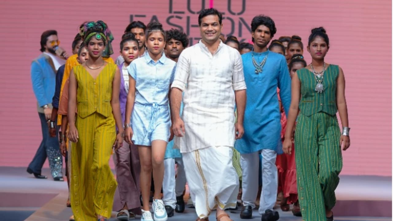 റാംപിൽ വിപ്ലവം തീർത്ത് ലുലു ഫാഷൻ വേദി; ചുവടുവെച്ചത് അടിമാലി ആദിവാസി ഊരിൽ നിന്നുള്ള കൗമാരക്കാർ, ഒപ്പം എംപിയും