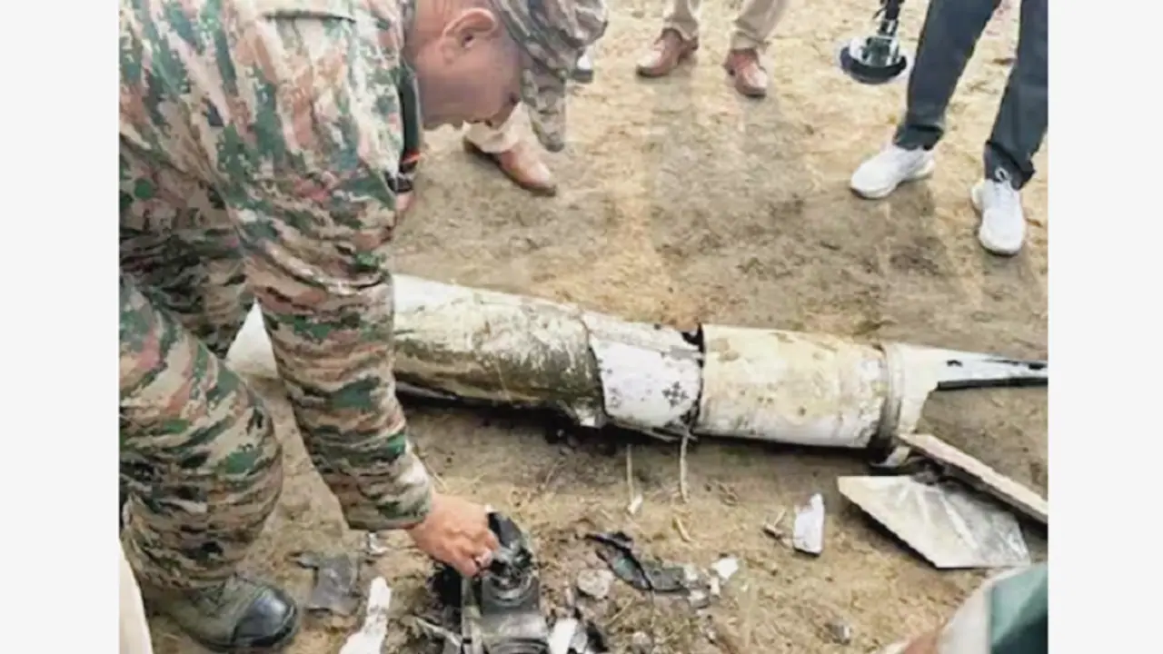 ಪಂಜಾಬ್‌ ಗಡಿಯಲ್ಲಿ ಪಾಕ್‌ ಹಾರಿಬಿಟ್ಟ ಕ್ಷಿಪಣಿ ಬಿಡಿಭಾಗ ಪತ್ತೆ!