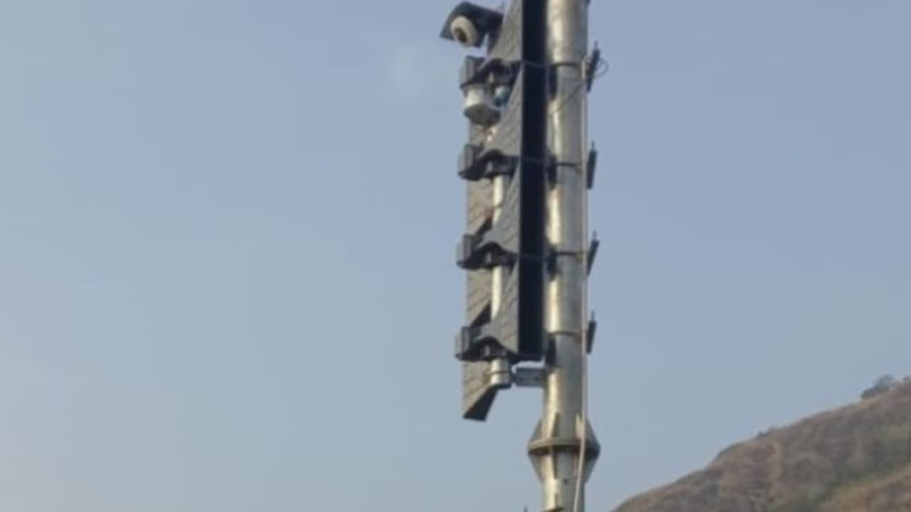 ചണ്ഡിഗഢിലും ജാഗ്രത, എയർ സൈറൺ മുഴങ്ങി; ജനങ്ങളോട് വീടിന് പുറത്തിറങ്ങരുതെന്ന് നിര്ദേശം ചണ്ഡിഗഢിലും ജാഗ്രത, എയർ സൈറൺ മുഴങ്ങി; ജനങ്ങളോട് വീടിന് പുറത്തിറങ്ങരുതെന്ന് നിര്ദേശം