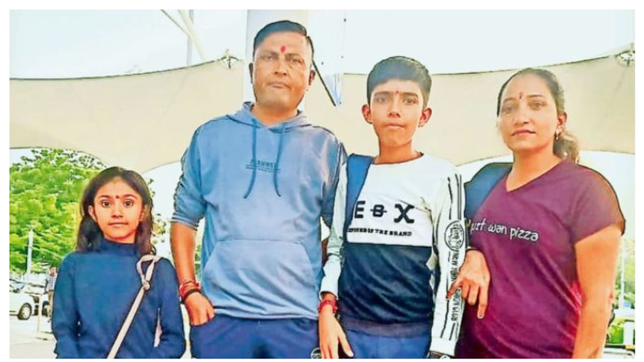 അമേരിക്കയിലേക്ക് കടക്കാൻ ശ്രമം, ഗുജറാത്ത് കുടുംബം സഞ്ചരിച്ച ബോട്ട് മറിഞ്ഞു, രണ്ട് കുട്ടികൾക്ക് ദാരുണാന്ത്യം അമേരിക്കയിലേക്ക് കടക്കാൻ ശ്രമം, ഗുജറാത്ത് കുടുംബം സഞ്ചരിച്ച ബോട്ട് മറിഞ്ഞു, രണ്ട് കുട്ടികൾക്ക് ദാരുണാന്ത്യം