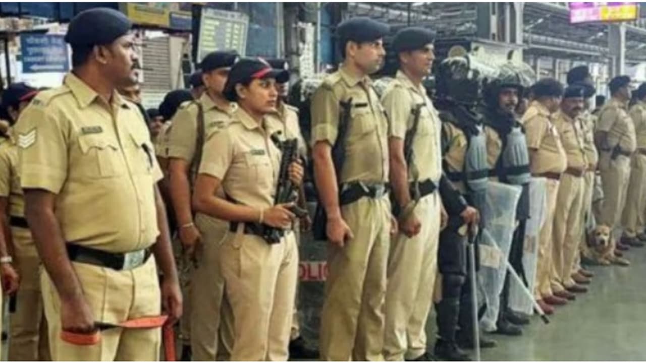 ഇന്ത്യാ പാക് സംഘർഷം: ദില്ലിയിലും അതീവ ജാഗ്രത, 20 മിനിറ്റോളം ദില്ലിയിലെ വിവിധ ഇടങ്ങളിൽ സൈറൺ പരീക്ഷണം നടത്തും ഇന്ത്യാ പാക് സംഘർഷം: ദില്ലിയിലും അതീവ ജാഗ്രത, 20 മിനിറ്റോളം ദില്ലിയിലെ വിവിധ ഇടങ്ങളിൽ സൈറൺ പരീക്ഷണം നടത്തും