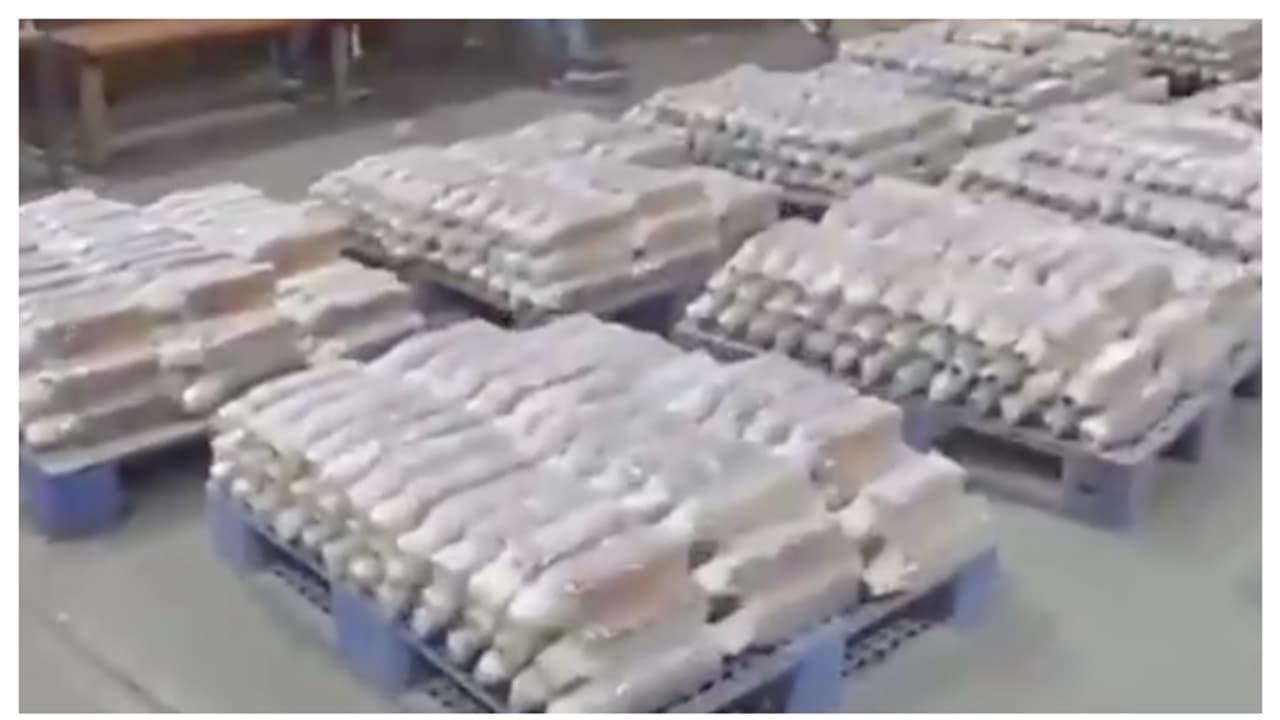 'സ്റ്റീൽ കേബിൾ റീലുകൾ' എന്ന് ലേബൽ; 20 അടി വലിപ്പമുള്ള കണ്ടെയ്‌നറിൽ ഒളിപ്പിച്ചത് 3,591കുപ്പി വിദേശമദ്യം 