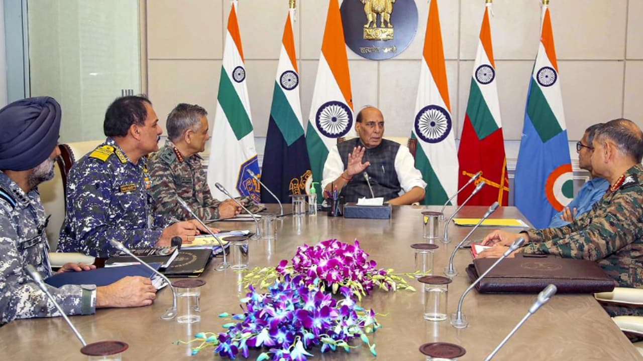 അതീവ നിർണായകം; പ്രതിരോധ വിദേശ കാര്യമന്ത്രിമാർ ഒരുമിച്ച് വാർത്താ സമ്മേളനം, രാജ്യത്തോട് പറയാൻ പോകുന്നത് എന്ത്?