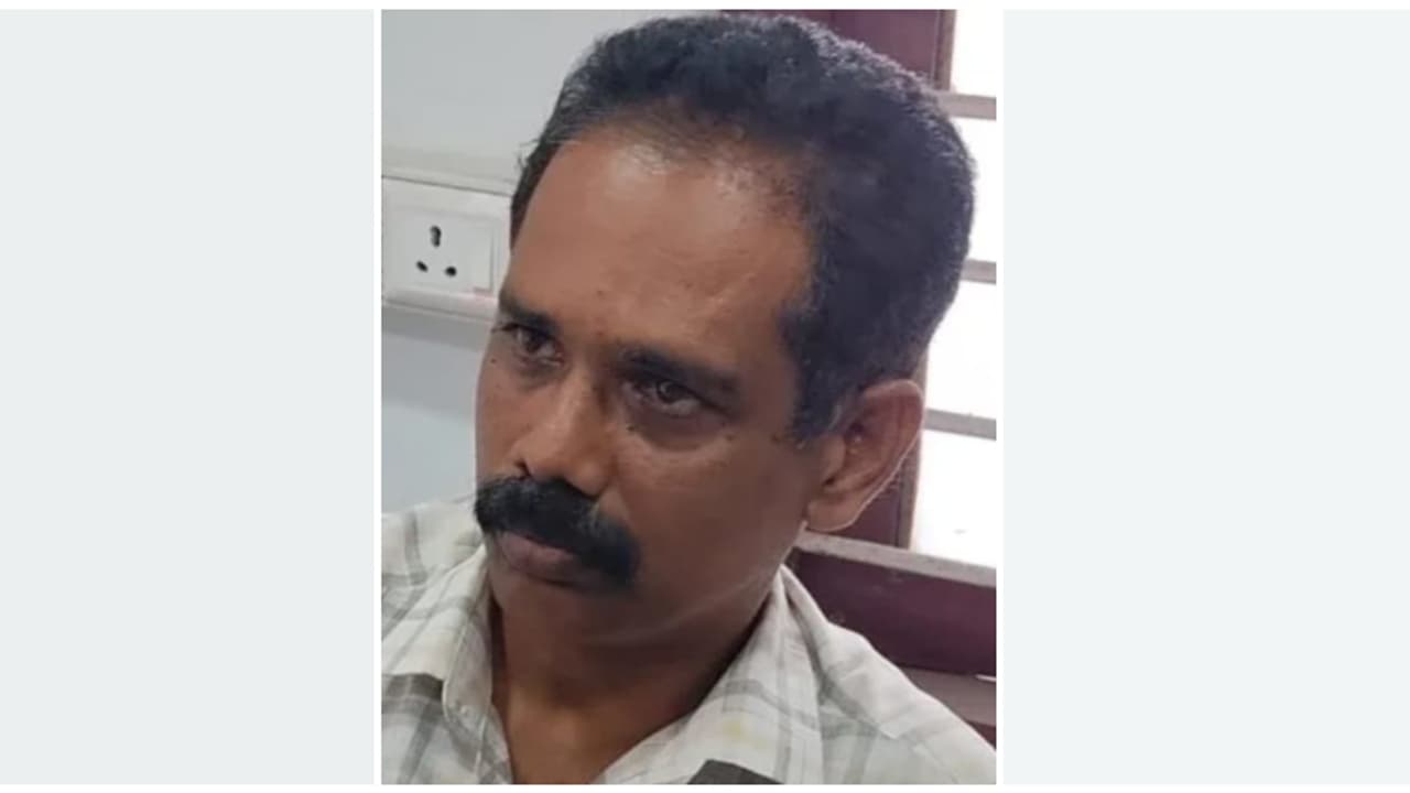 പരാതി കിട്ടി, താൻ വേണമെങ്കിൽ കണ്ണടയ്ക്കാമെന്ന് കോർപ്പറേഷൻ ഓവർസിയർ; ചോദിച്ചത് 5,000 രൂപ കൈക്കൂലി, അറസ്റ്റ് പരാതി കിട്ടി, താൻ വേണമെങ്കിൽ കണ്ണടയ്ക്കാമെന്ന് കോർപ്പറേഷൻ ഓവർസിയർ; ചോദിച്ചത് 5,000 രൂപ കൈക്കൂലി, അറസ്റ്റ്