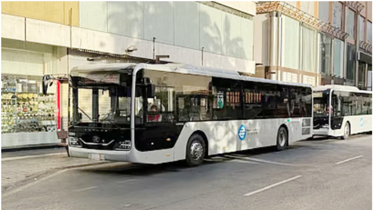 91 പുതിയ ബസുകൾ, ജിദ്ദയിൽ സ്മാർട്ട് ബസുകൾ നിരത്തിൽ ഓടിത്തുടങ്ങി 91 പുതിയ ബസുകൾ, ജിദ്ദയിൽ സ്മാർട്ട് ബസുകൾ നിരത്തിൽ ഓടിത്തുടങ്ങി