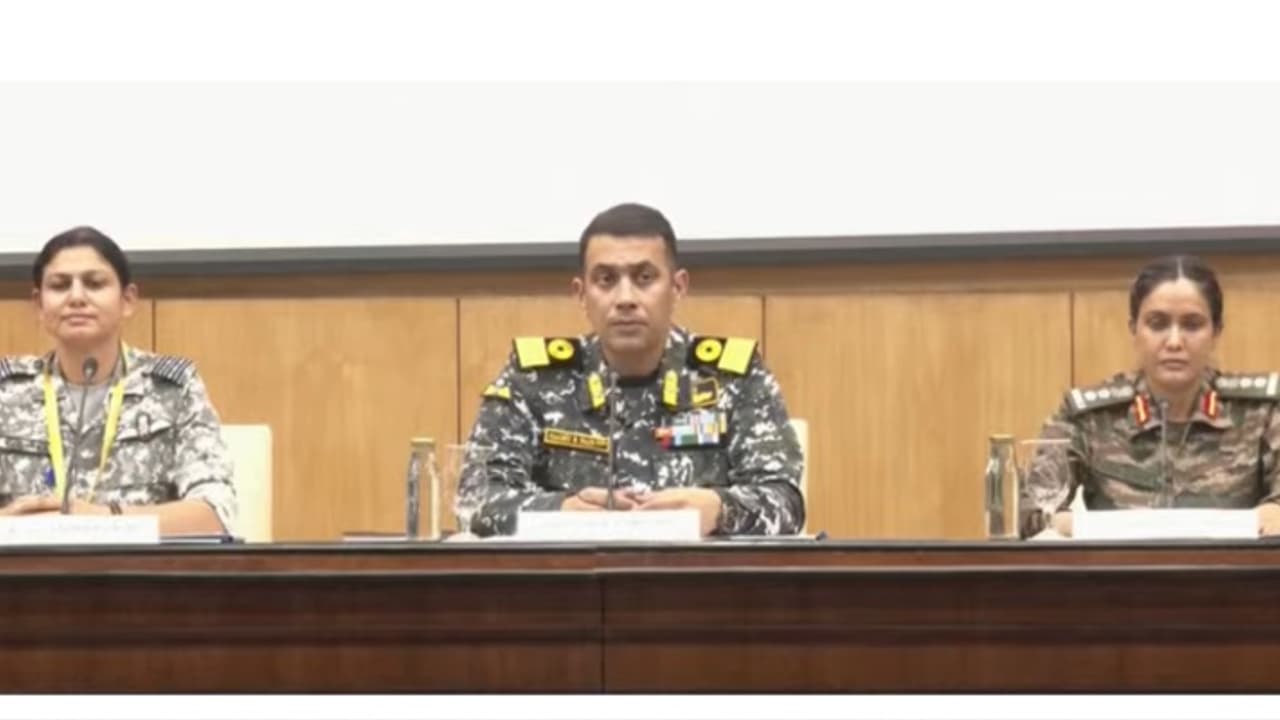 'സൈന്യം വെടിനിര്ത്തല് നടപ്പാക്കും, ഇന്ത്യ പ്രതികരിച്ചത് സംയമനത്തോടെ, വ്യോമത്താവളങ്ങള് സുരക്ഷിതം' 'സൈന്യം വെടിനിര്ത്തല് നടപ്പാക്കും, ഇന്ത്യ പ്രതികരിച്ചത് സംയമനത്തോടെ, വ്യോമത്താവളങ്ങള് സുരക്ഷിതം'