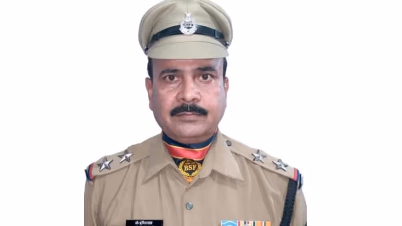 ധീരജവാന് ആദരാഞ്ജലി: ജമ്മുവിലെ ആർഎസ് പുരയിൽ പാകിസ്ഥാൻ്റെ വെടിവയ്പ്പിൽ ബിഎസ്എഫ് ജവാന് വീരമൃത്യു ധീരജവാന് ആദരാഞ്ജലി: ജമ്മുവിലെ ആർഎസ് പുരയിൽ പാകിസ്ഥാൻ്റെ വെടിവയ്പ്പിൽ ബിഎസ്എഫ് ജവാന് വീരമൃത്യു