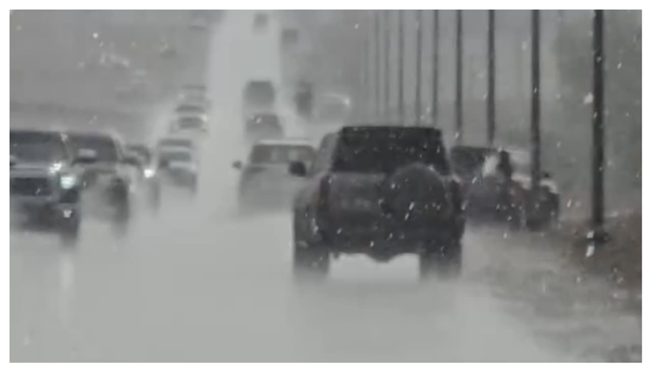 യുഎഇയുടെ വിവിധ ഭാഗങ്ങളില് ശക്തമായ കാറ്റും മഴയും, ഇന്ന് വൈകുന്നേരം വരെ ജാഗ്രതാ മുന്നറിയിപ്പ് യുഎഇയുടെ വിവിധ ഭാഗങ്ങളില് ശക്തമായ കാറ്റും മഴയും, ഇന്ന് വൈകുന്നേരം വരെ ജാഗ്രതാ മുന്നറിയിപ്പ്