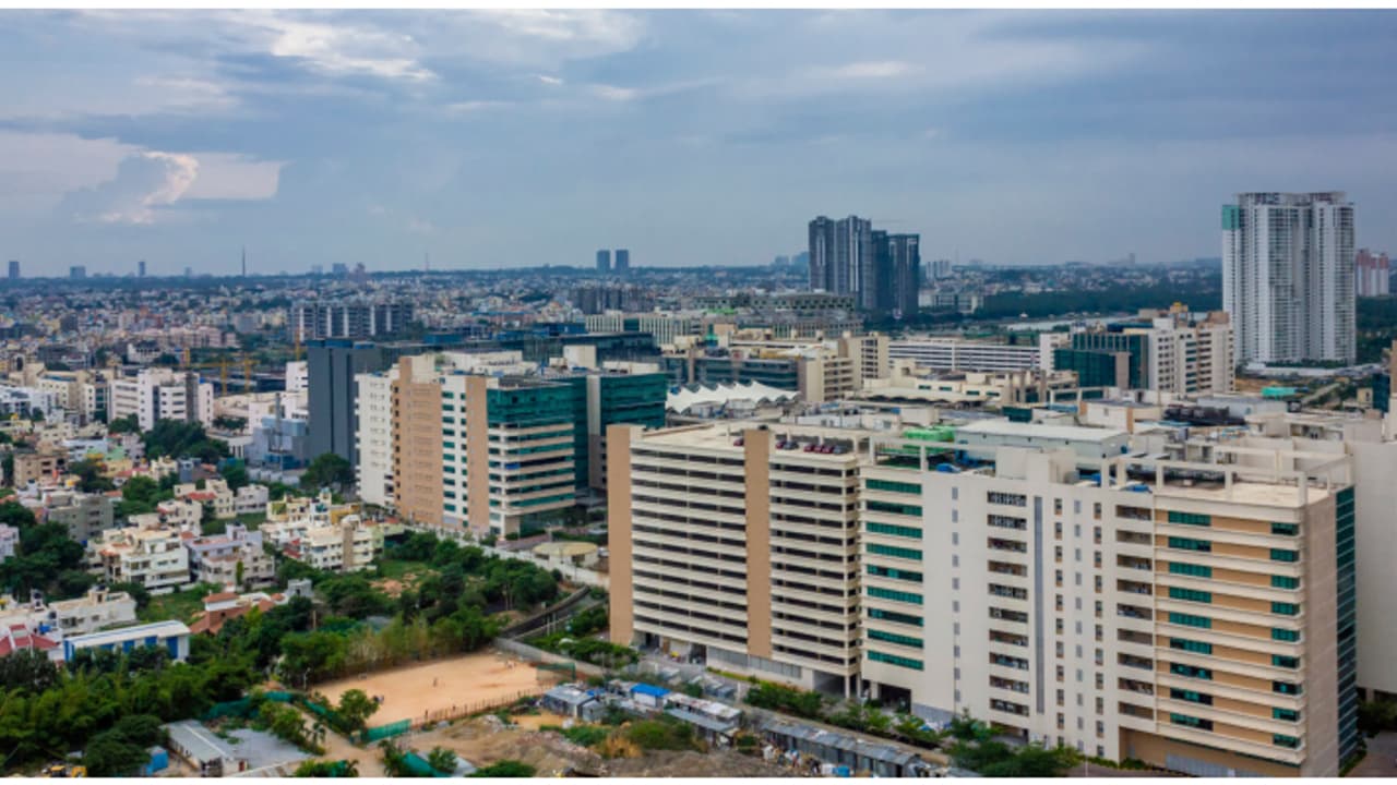 ബെംഗളൂരു പോർട്ട് 'ആക്രമിച്ചത്' ആഘോഷിച്ച് പാകിസ്ഥാനി അക്കൗണ്ടുകൾ; ട്രോൾ മഴ പെയ്യിച്ച് ഇന്ത്യക്കാർ ബെംഗളൂരു പോർട്ട് 'ആക്രമിച്ചത്' ആഘോഷിച്ച് പാകിസ്ഥാനി അക്കൗണ്ടുകൾ; ട്രോൾ മഴ പെയ്യിച്ച് ഇന്ത്യക്കാർ