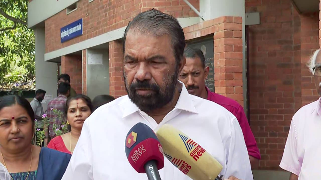 അൺഎയ്ഡഡ് സ്കൂളുകളിലെ അനധികൃത പ്ലസ് വൺ പ്രവേശനം; മുന്നറിയിപ്പുമായി വിദ്യാഭ്യാസ മന്ത്രി, 'കര്ശന നടപടിയെടുക്കും' അൺഎയ്ഡഡ് സ്കൂളുകളിലെ അനധികൃത പ്ലസ് വൺ പ്രവേശനം; മുന്നറിയിപ്പുമായി വിദ്യാഭ്യാസ മന്ത്രി, 'കര്ശന നടപടിയെടുക്കും'