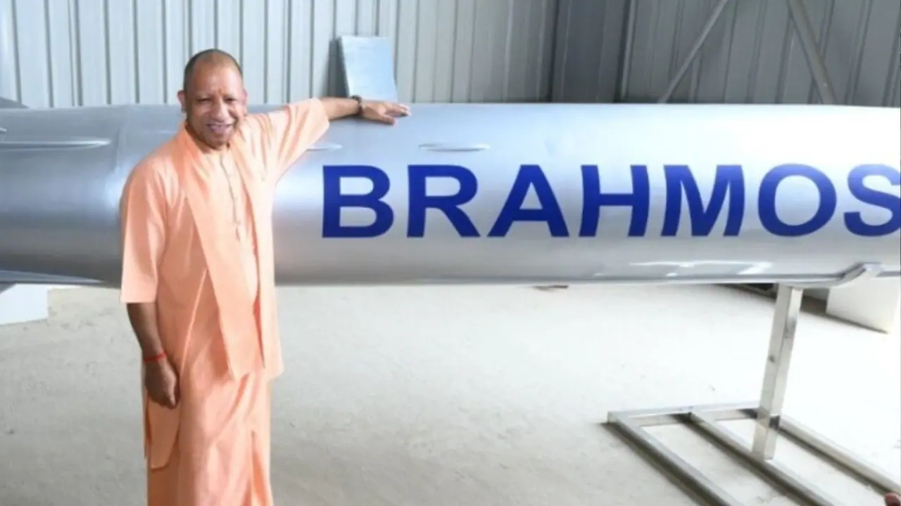 यूपी के सीएम योगी ने दी पाकिस्तान को चेतावनी यूपी के सीएम योगी ने दी पाकिस्तान को चेतावनी
