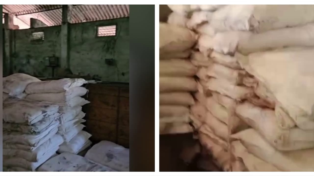 93 ചാക്കുകളിൽ 139500 പാക്കറ്റുകൾ, വില ഏകദേശം 75 ലക്ഷം, കാലങ്ങളായി പൂട്ടിക്കിടന്ന കെട്ടിടത്തിലുണ്ടായിരുന്നത്... 93 ചാക്കുകളിൽ 139500 പാക്കറ്റുകൾ, വില ഏകദേശം 75 ലക്ഷം, കാലങ്ങളായി പൂട്ടിക്കിടന്ന കെട്ടിടത്തിലുണ്ടായിരുന്നത്...