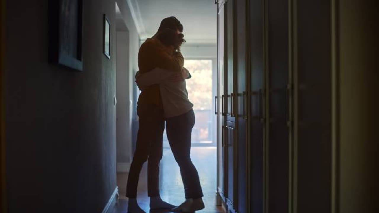 'അത് അവളുടെ അവസാനത്തെ ആലിം​ഗനമായിരുന്നു, ഞാനത് അറിഞ്ഞിരുന്നില്ല', കണ്ണ് നനയിക്കുന്ന കുറിപ്പുമായി യുവാവ്