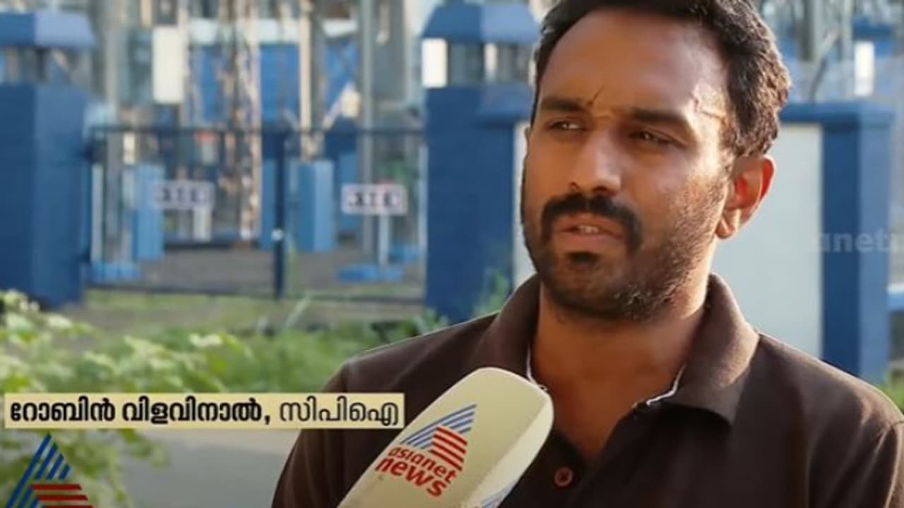 പതിയിരുന്ന് വെട്ടിയ 'മുഖം മൂടികൾ': സിപിഎം നേതാക്കളെ പൊലീസ് സംരക്ഷിക്കുന്നുവെന്ന് മുൻ ബ്രാഞ്ച് സെക്രട്ടറി പതിയിരുന്ന് വെട്ടിയ 'മുഖം മൂടികൾ': സിപിഎം നേതാക്കളെ പൊലീസ് സംരക്ഷിക്കുന്നുവെന്ന് മുൻ ബ്രാഞ്ച് സെക്രട്ടറി