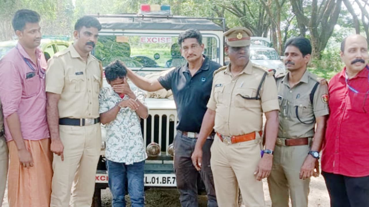 എറണാകുളത്ത് ഹോട്ടൽ ജീവനക്കാരൻ, ഇടയ്ക്കിടെ നാട്ടിൽപ്പോയി ബാഗ് നിറച്ച് വരും; ഒഡിഷ സ്വദേശി കഞ്ചാവുമായി പിടിയിൽ