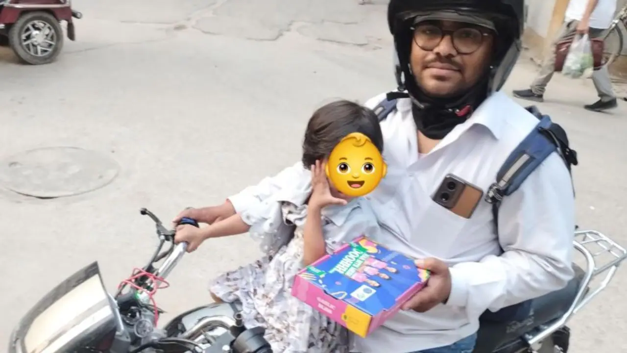 ಸ್ವಿಗ್ಗಿ ಫುಡ್ ಡೆಲಿವರಿ ಮಾಡುವ ಅಪ್ಪನ ಬೈಕಲ್ಲಿ 2 ವರ್ಷದ ಪುಟ್ಟ ಕಂದಮ್ಮ; ಫೋನಲ್ಲಿ ಮಗು ಧ್ವನಿ ಕೇಳಿದ ಸಿಇಒ! ಸ್ವಿಗ್ಗಿ ಫುಡ್ ಡೆಲಿವರಿ ಮಾಡುವ ಅಪ್ಪನ ಬೈಕಲ್ಲಿ 2 ವರ್ಷದ ಪುಟ್ಟ ಕಂದಮ್ಮ; ಫೋನಲ್ಲಿ ಮಗು ಧ್ವನಿ ಕೇಳಿದ ಸಿಇಒ!