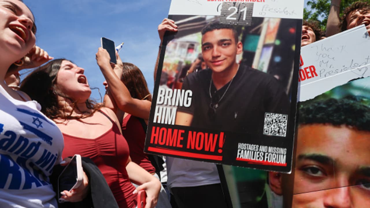 ഗാസയിൽ ബന്ദിയാക്കിയിരുന്ന അവസാനത്തെ അമേരിക്കൻ പൌരനെ വിട്ടയച്ചതായി ഹമാസ് ഗാസയിൽ ബന്ദിയാക്കിയിരുന്ന അവസാനത്തെ അമേരിക്കൻ പൌരനെ വിട്ടയച്ചതായി ഹമാസ്