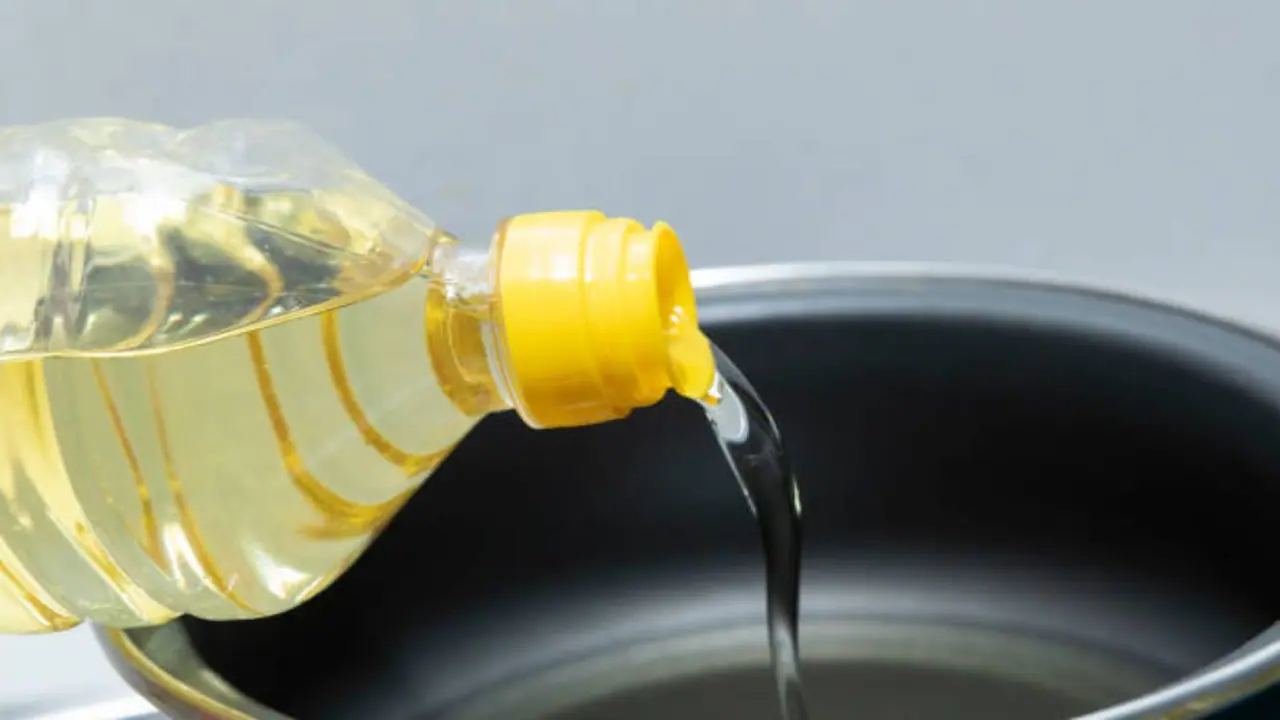 how much oil is safe to eat a day in tamil