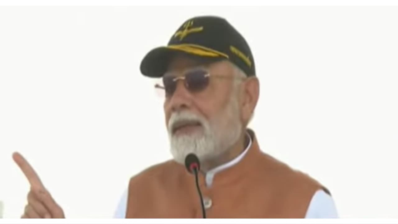 'നടത്തിയത് ഇതിഹാസ പോരാട്ടം'; ഓപ്പറേഷൻ സിന്ദൂറിൽ പങ്കെടുത്ത സൈനികരെ അഭിനന്ദിച്ച് പ്രധാനമന്ത്രി 'നടത്തിയത് ഇതിഹാസ പോരാട്ടം'; ഓപ്പറേഷൻ സിന്ദൂറിൽ പങ്കെടുത്ത സൈനികരെ അഭിനന്ദിച്ച് പ്രധാനമന്ത്രി