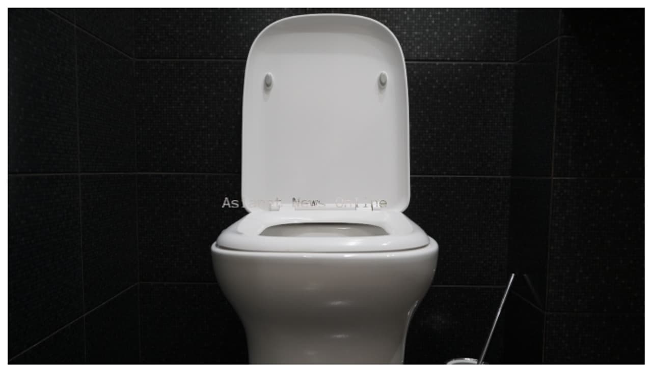 ടോയ്‌ലറ്റ് സീറ്റ് പൊട്ടിത്തെറിച്ച്‌ യുവാവിന് മുഖത്തടക്കം 35 % പൊള്ളലേറ്റു; സംഭവം നോയിഡയിൽ 