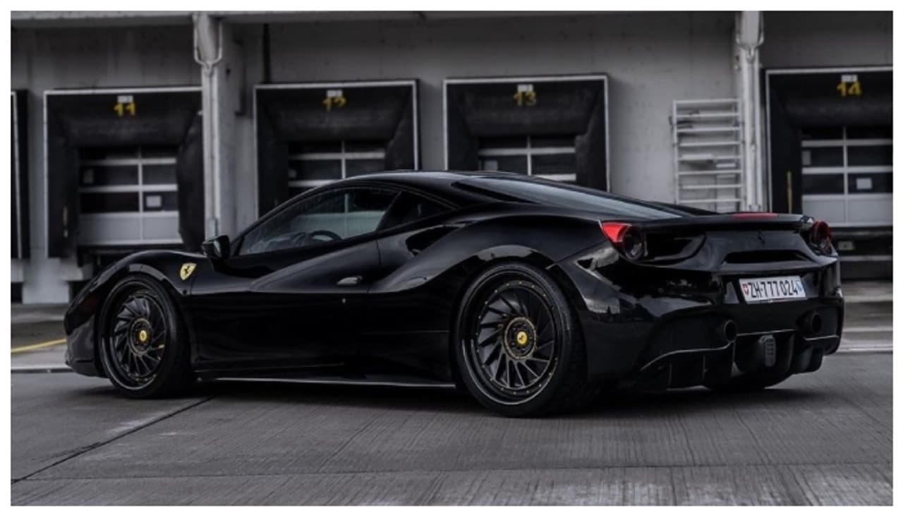 3 കോടിയുടെ ഫെരാരി മലമുകളില്‍ നിന്നും നദിയിലേക്ക് തലകുത്തി മറിഞ്ഞു, ബ്രിട്ടീഷ് ദമ്പതികൾക്ക് ദാരുണാന്ത്യം 