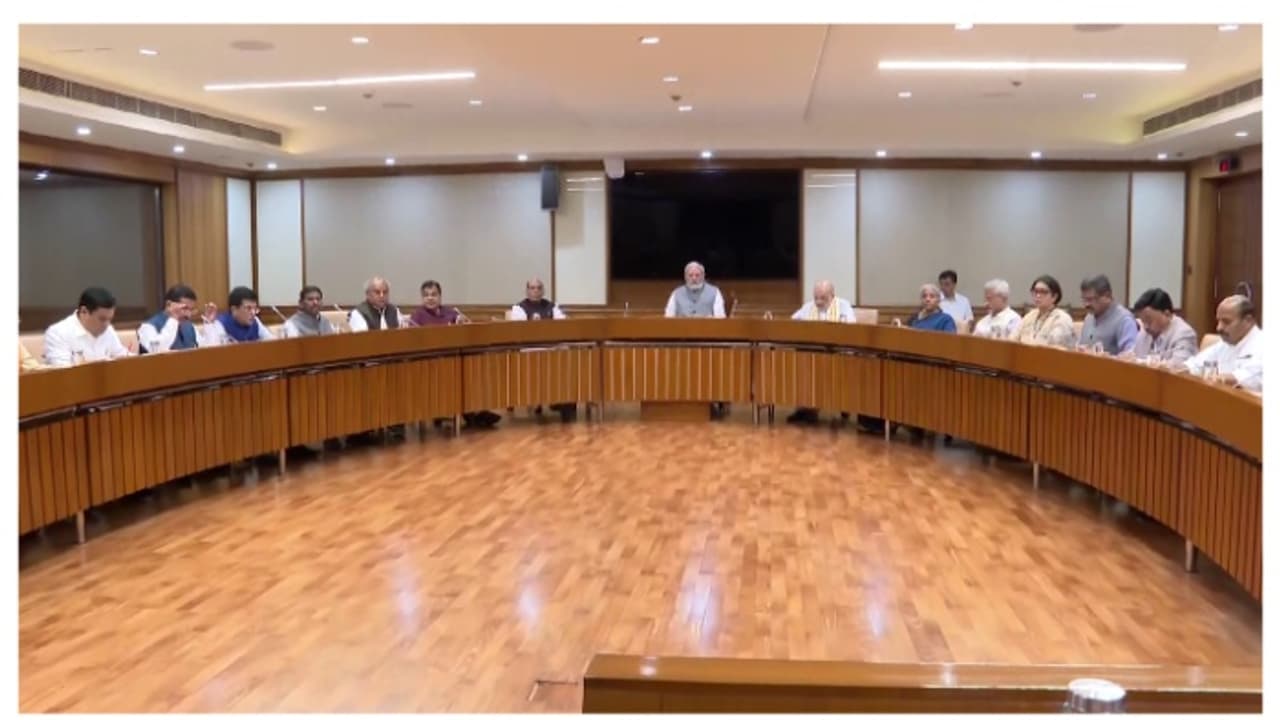 ഇന്ത്യ പാക് വെടിനിർത്തൽ ധാരണയ്ക്ക് ശേഷമുള്ള ആദ്യ കേന്ദ്രമന്ത്രിസഭ യോഗം ഇന്ന്; അതിർത്തി സാഹചര്യം വിലയിരുത്തും ഇന്ത്യ പാക് വെടിനിർത്തൽ ധാരണയ്ക്ക് ശേഷമുള്ള ആദ്യ കേന്ദ്രമന്ത്രിസഭ യോഗം ഇന്ന്; അതിർത്തി സാഹചര്യം വിലയിരുത്തും