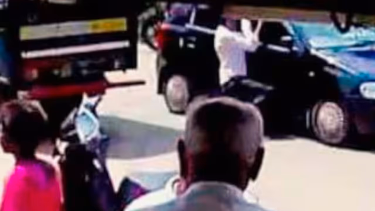 ಅಪ್ಪನ ಎದುರಲ್ಲೇ ಮಗಳ ಕಿಡ್ನಾಪ್ ಮಾಡಿದ ಯುವಕ, ಕಾರು ತಡೆಯಲು ಹೋದ ತಂದೆ, ಮುಂದೇನಾಯ್ತು ನೋಡಿ!