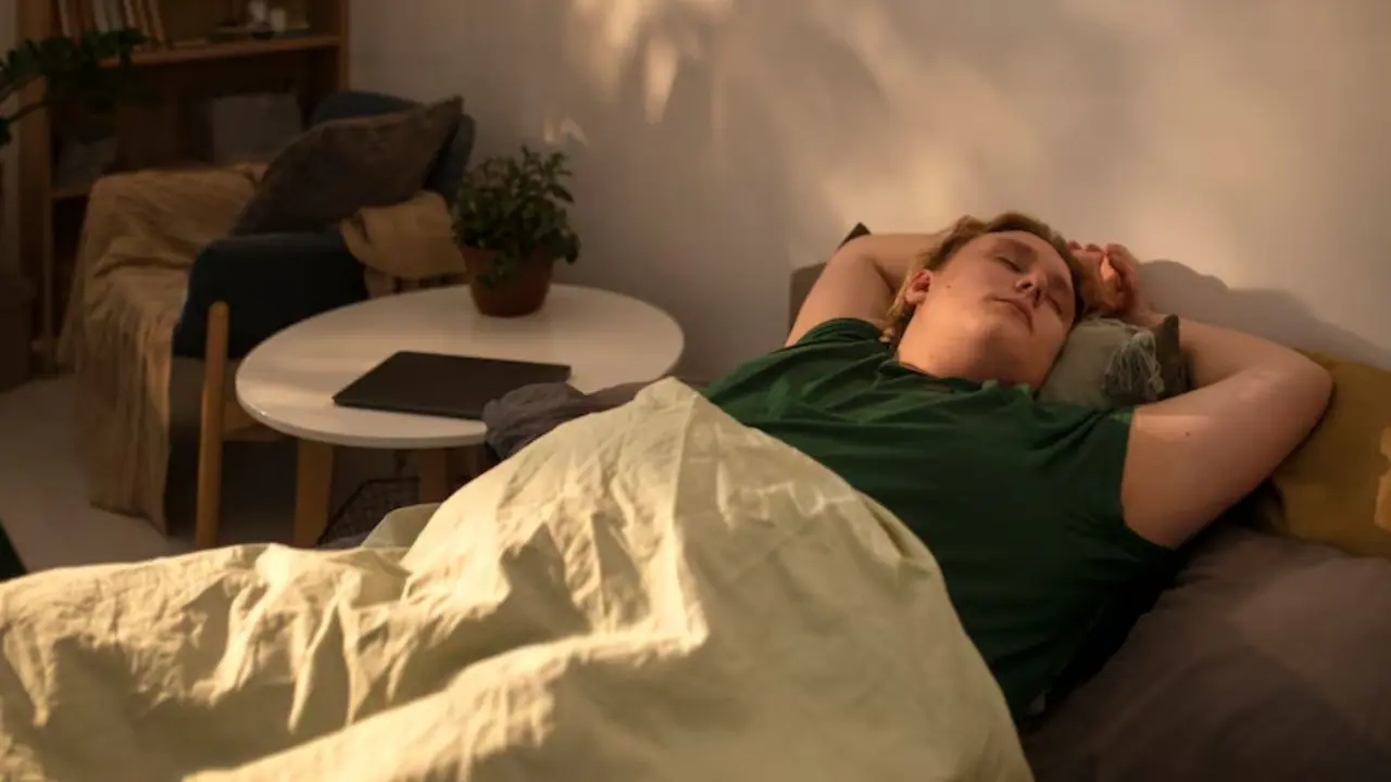 మధ్యాహ్నం నిద్రపోతే బరువు పెరుగుతారా? మధ్యాహ్నం నిద్రపోతే బరువు పెరుగుతారా?