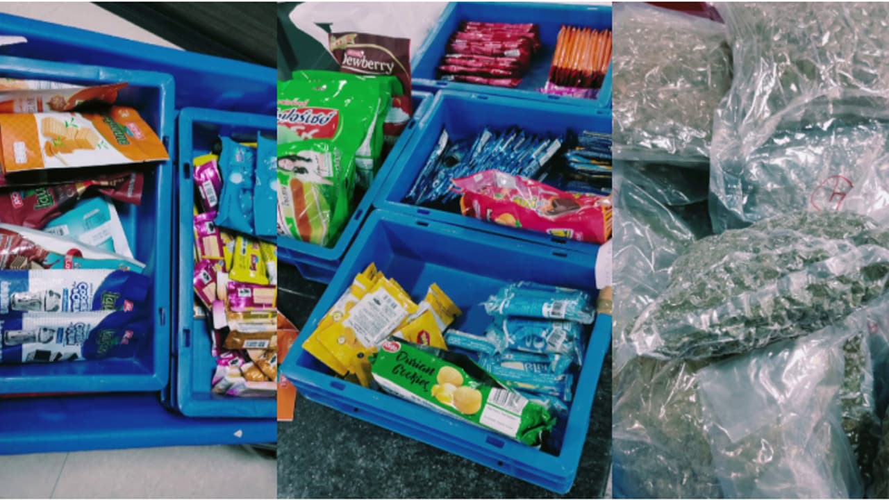 എയര്ഏഷ്യ വിമാനത്തിൽ കരിപ്പൂരിൽ മൂന്ന് യുവതികളെത്തി; കയ്യിൽ നിറയെ ചോക്ലേറ്റ് പാക്കറ്റുകള്, വൻ ലഹരിവേട്ട എയര്ഏഷ്യ വിമാനത്തിൽ കരിപ്പൂരിൽ മൂന്ന് യുവതികളെത്തി; കയ്യിൽ നിറയെ ചോക്ലേറ്റ് പാക്കറ്റുകള്, വൻ ലഹരിവേട്ട