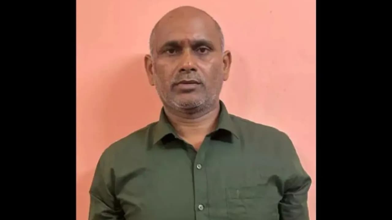 10 വർഷമായി ഒപ്പമുള്ള വിശ്വസ്തൻ, പക്ഷേ വൻതുക ഒരുമിച്ച് കൈയിൽ വന്നപ്പോൾ എല്ലാം മറന്നു; നാടകീയ മോഷണം ബംഗളൂരുവിൽ 10 വർഷമായി ഒപ്പമുള്ള വിശ്വസ്തൻ, പക്ഷേ വൻതുക ഒരുമിച്ച് കൈയിൽ വന്നപ്പോൾ എല്ലാം മറന്നു; നാടകീയ മോഷണം ബംഗളൂരുവിൽ