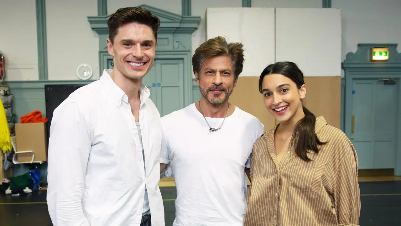 Shah Rukh Khan visit rehearsals of Come Fall in Love The DDLJ Musical