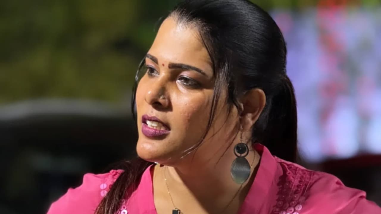 ഞാൻ രണ്ട് വിവാഹം കഴിച്ചയാളല്ല, വ്യക്തിഹത്യയ്‍ക്കെതിരെ നിയമപരമായി മുന്നോട്ടുപോകും: അമയ പ്രസാദ്