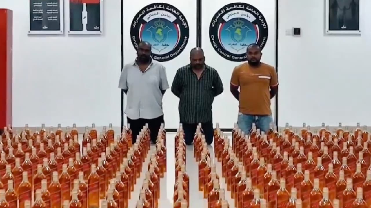 1120 കുപ്പി വിദേശമദ്യം, ഒളിപ്പിച്ച് കടത്താൻ അത്യാധുനിക രീതികൾ, ഒടുവിൽ പ്രവാസികൾ കുവൈത്തിൽ അറസ്റ്റിലായി 