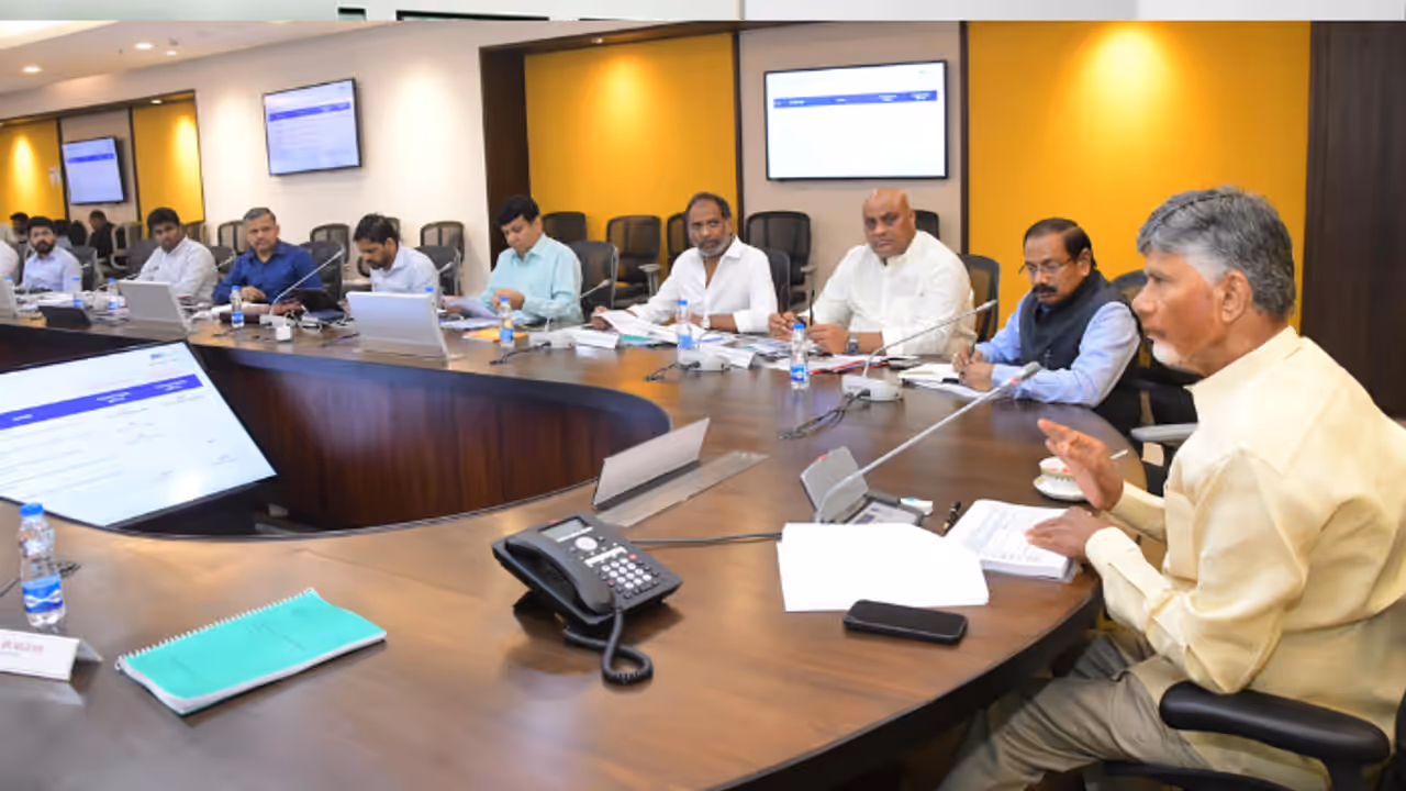 రూ. 33 వేల కోట్ల పెట్టుబడులు, 34 వేలకిపైగా ఉద్యోగాలు.. ఏపీలో పారిశ్రామిక విప్లవం రూ. 33 వేల కోట్ల పెట్టుబడులు, 34 వేలకిపైగా ఉద్యోగాలు.. ఏపీలో పారిశ్రామిక విప్లవం