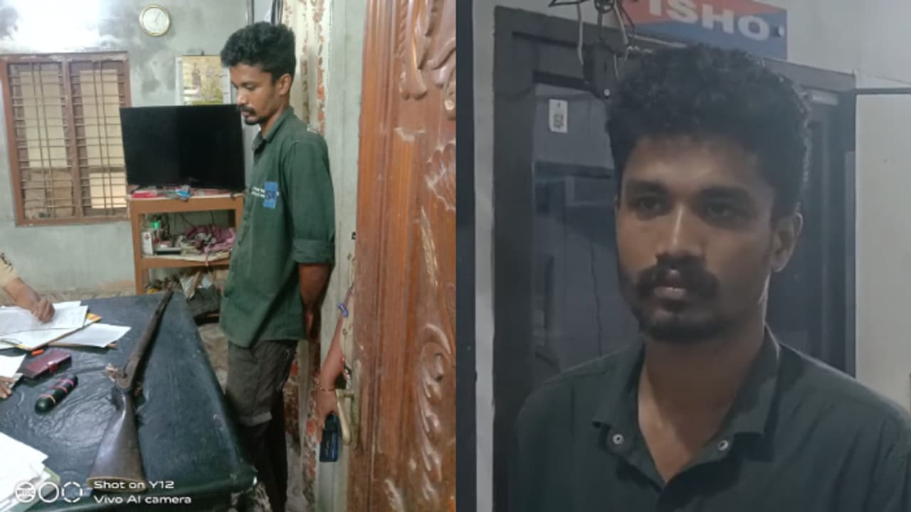 വീട്ടില് നിന്നും പൊലീസ് പിടികൂടിയത് നാടന് തോക്ക്, വന്യമൃഗങ്ങളെ വേട്ടയാടാൻ സൂക്ഷിച്ചതെന്ന് നിഗമനം വീട്ടില് നിന്നും പൊലീസ് പിടികൂടിയത് നാടന് തോക്ക്, വന്യമൃഗങ്ങളെ വേട്ടയാടാൻ സൂക്ഷിച്ചതെന്ന് നിഗമനം