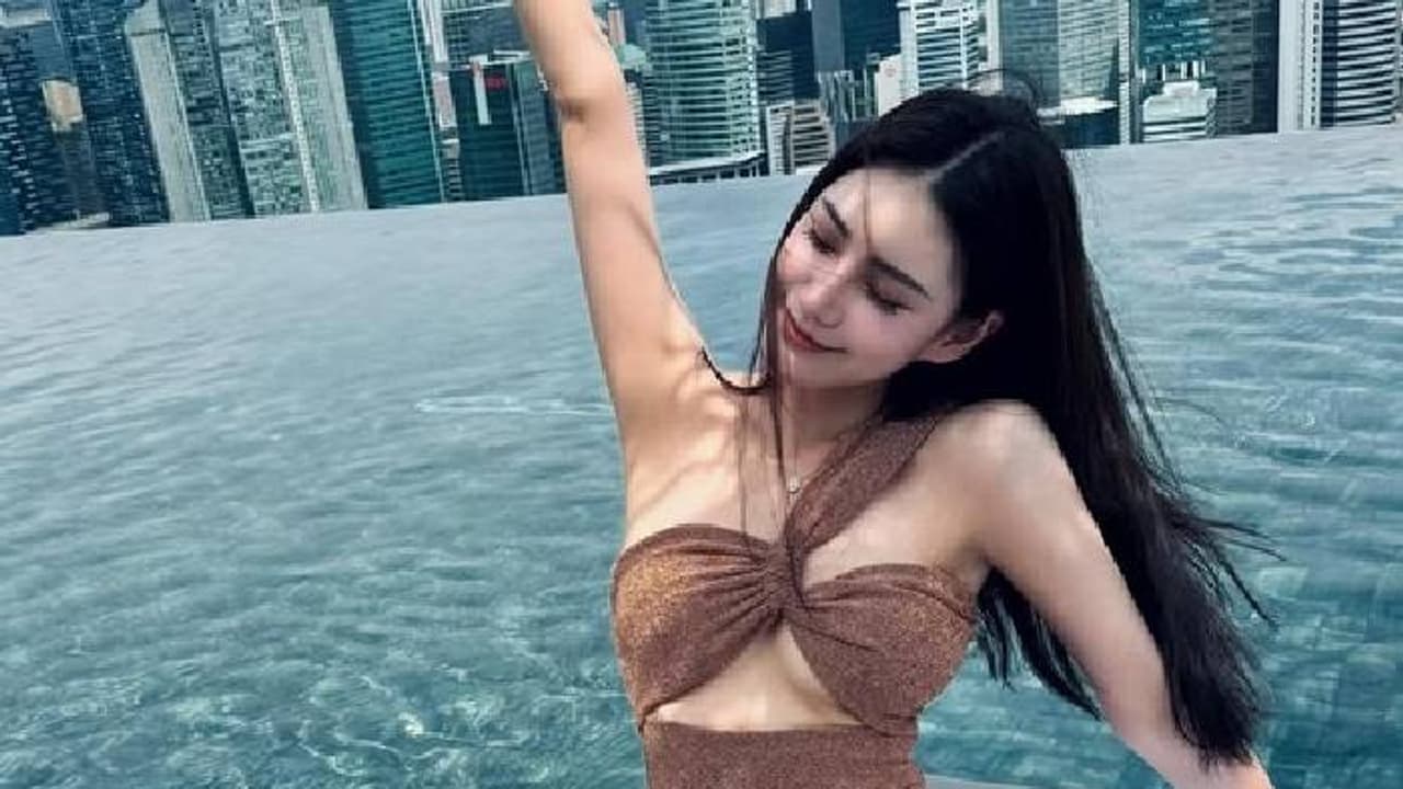 2.4 മില്ല്യൺ ലൈവ് സ്ട്രീം കാഴ്ചക്കാർ, ബിസിനസുകാരന് സഹായമായത് 18 വയസ് ഇളപ്പമുള്ള ഭാര്യയുടെ സാന്നിധ്യം 2.4 മില്ല്യൺ ലൈവ് സ്ട്രീം കാഴ്ചക്കാർ, ബിസിനസുകാരന് സഹായമായത് 18 വയസ് ഇളപ്പമുള്ള ഭാര്യയുടെ സാന്നിധ്യം