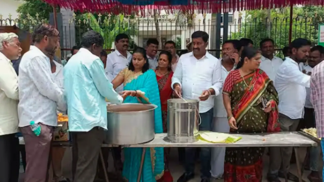 ಡಿಕೆ ಶಿವಕುಮಾರ ಶೀಘ್ರ ಸಿಎಂ ಆಗಲಿ; ಅಭಿಮಾನಿಗಳ ಪ್ರಾರ್ಥನೆ ಡಿಕೆ ಶಿವಕುಮಾರ ಶೀಘ್ರ ಸಿಎಂ ಆಗಲಿ; ಅಭಿಮಾನಿಗಳ ಪ್ರಾರ್ಥನೆ