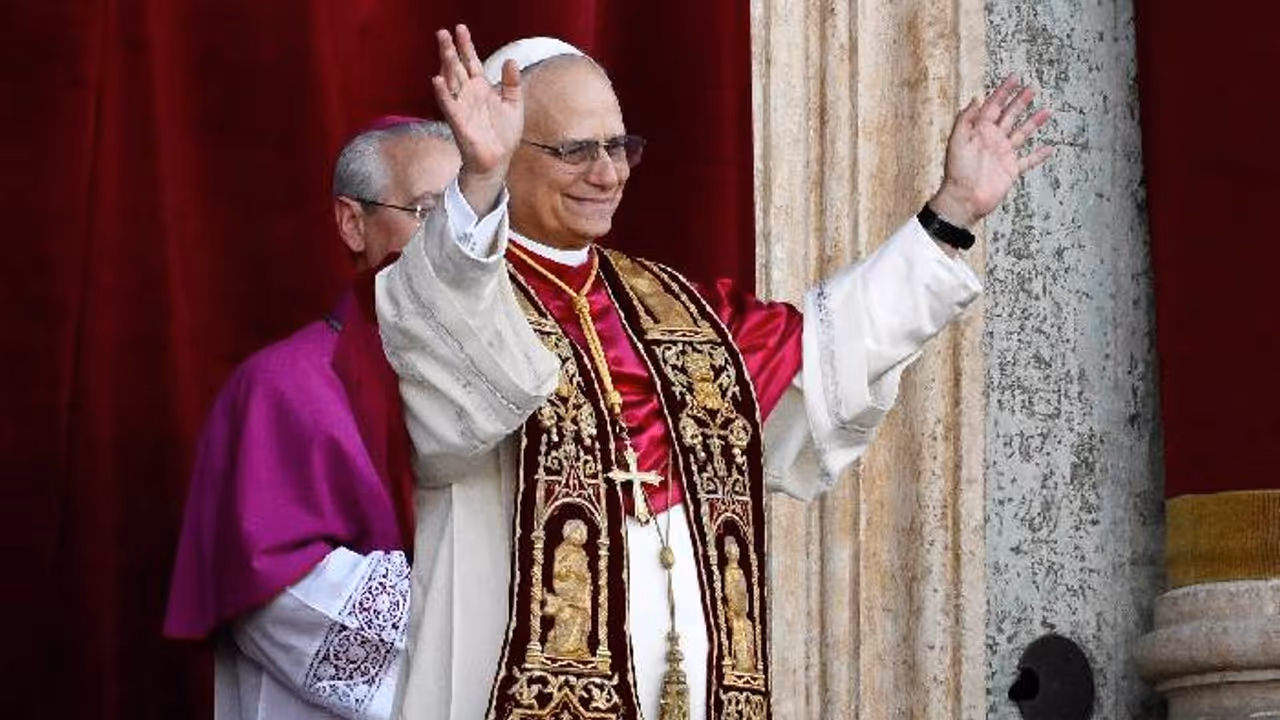 ലിയോ പ​തി​നാ​ലാ​മ​ൻ മാ​ർ​പാ​പ്പ​യു​ടെ സ്ഥാ​നാ​രോ​ഹ​ണം നാ​ളെ; ഇന്ത്യൻ സംഘം യാത്ര തിരിച്ചു