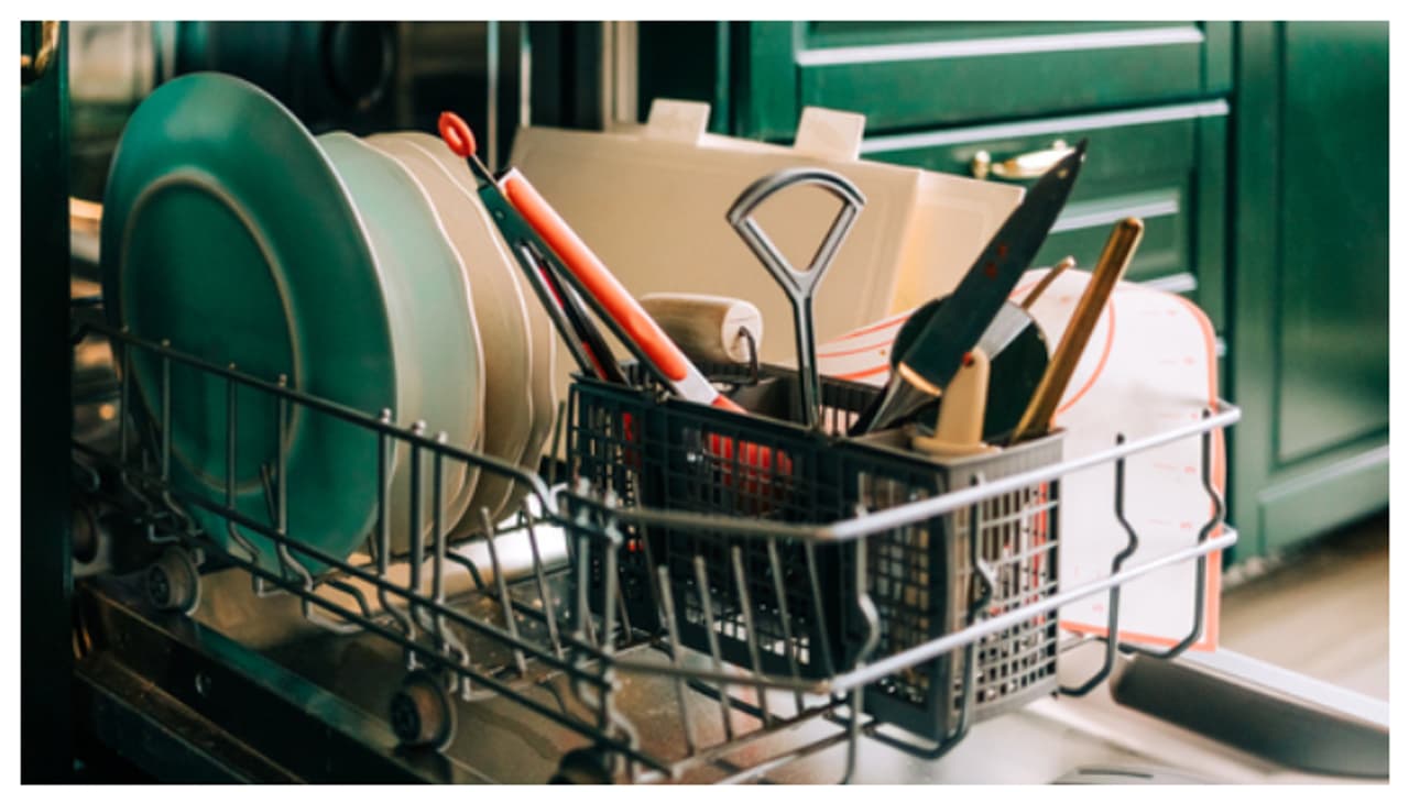 ഈ 4 ഉപകരണങ്ങൾ ഉപയോഗം കഴിഞ്ഞാലുടൻ അൺപ്ലഗ് ചെയ്തോളൂ ഈ 4 ഉപകരണങ്ങൾ ഉപയോഗം കഴിഞ്ഞാലുടൻ അൺപ്ലഗ് ചെയ്തോളൂ