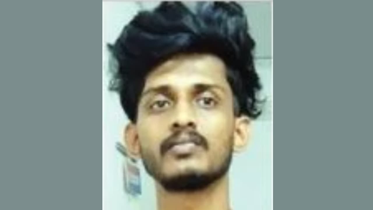 'ചേട്ടാ ഒരു കോള്‍ ചെയ്‌തോട്ടെ?' മൊബൈല്‍ ഫോണ്‍ വാങ്ങി ഒറ്റ മുങ്ങൽ, 25കാരൻ കോഴിക്കോട് ബീച്ചിൽ നിന്ന് പിടിയിലായി
