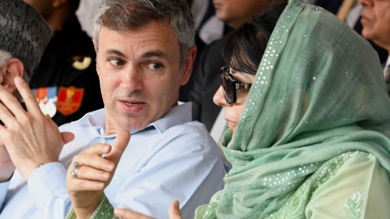 സിന്ധു നദീജല കരാർ; തുള്ബുള് തടയണ പദ്ധതി തടഞ്ഞ് മെഹബൂബ, വിമർശിച്ച് ഒമര് അബ്ദുളള; നേതാക്കൾ തമ്മില് വാക് പോര് സിന്ധു നദീജല കരാർ; തുള്ബുള് തടയണ പദ്ധതി തടഞ്ഞ് മെഹബൂബ, വിമർശിച്ച് ഒമര് അബ്ദുളള; നേതാക്കൾ തമ്മില് വാക് പോര്