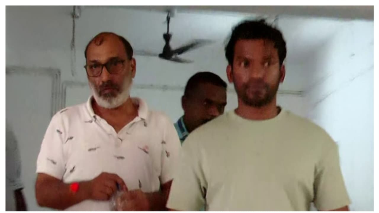 ചോദിച്ചത് 2 കോടി, അഡ്വാൻസ് 2 ലക്ഷം, പണം കൈമാറുന്നതിനിടെ പനമ്പിള്ളി നഗറിൽ വിജിലൻസെത്തി, പിടിയിൽ ചോദിച്ചത് 2 കോടി, അഡ്വാൻസ് 2 ലക്ഷം, പണം കൈമാറുന്നതിനിടെ പനമ്പിള്ളി നഗറിൽ വിജിലൻസെത്തി, പിടിയിൽ