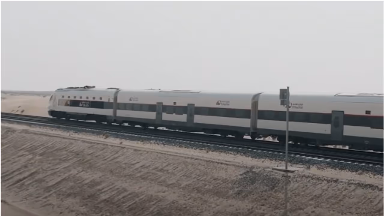 അബുദാബിയില് നിന്ന് ദുബൈയിലേക്ക് വെറും 57 മിനിറ്റ്; യുഎഇയുടെ ഇത്തിഹാദ് റെയിൽ പാസഞ്ചർ സർവീസ് അടുത്ത വർഷം മുതൽ അബുദാബിയില് നിന്ന് ദുബൈയിലേക്ക് വെറും 57 മിനിറ്റ്; യുഎഇയുടെ ഇത്തിഹാദ് റെയിൽ പാസഞ്ചർ സർവീസ് അടുത്ത വർഷം മുതൽ