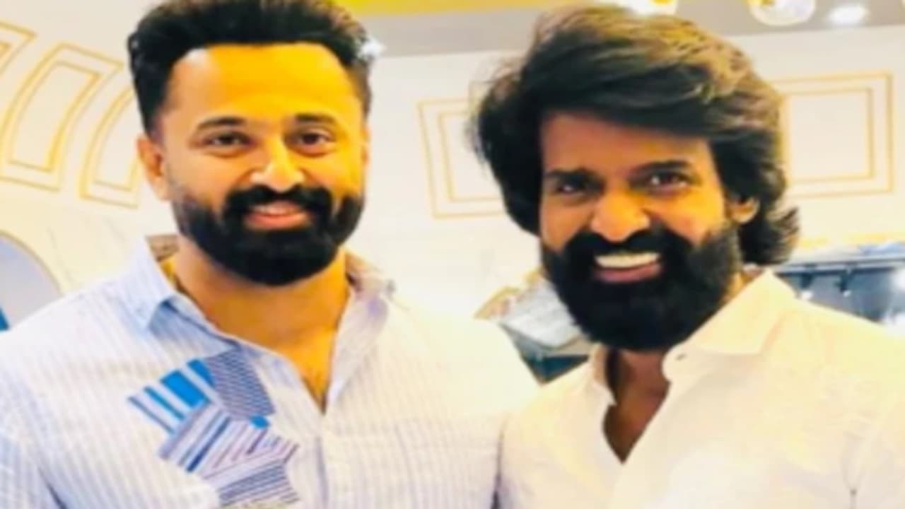 'മറ്റാരും ചെയ്യാത്ത സഹായം അന്ന് സൂരി ചെയ്തു', വെളിപ്പെടുത്തി ഉണ്ണി മുകുന്ദൻ 'മറ്റാരും ചെയ്യാത്ത സഹായം അന്ന് സൂരി ചെയ്തു', വെളിപ്പെടുത്തി ഉണ്ണി മുകുന്ദൻ