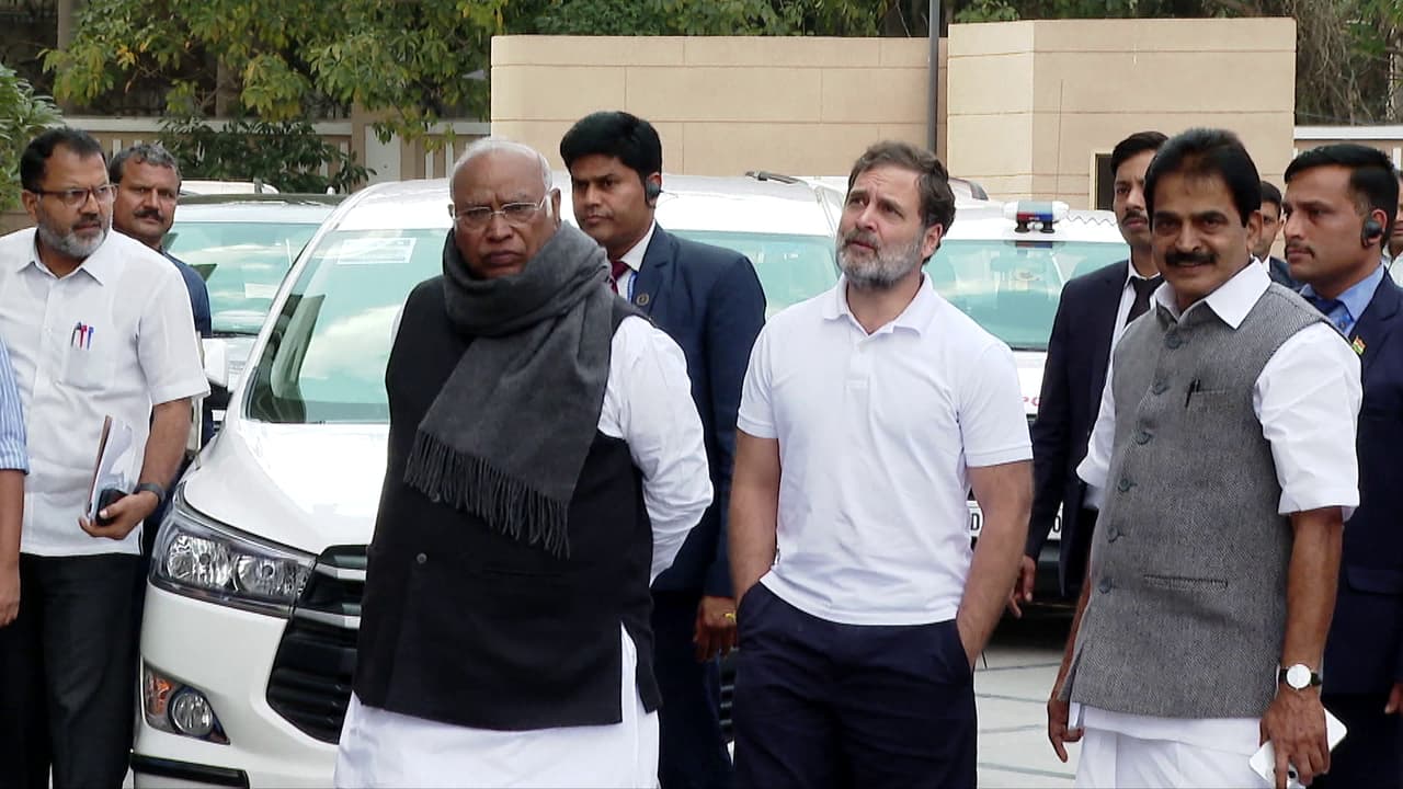 'ഇന്ത്യയുടെ എത്ര യുദ്ധവിമാനങ്ങൾ നഷ്ടമായി?' ഇന്ത്യൻ നീക്കം പാക്കിസ്ഥാനെ അറിയിച്ചത് കുറ്റകരമെന്നും രാഹുൽ ഗാന്ധി