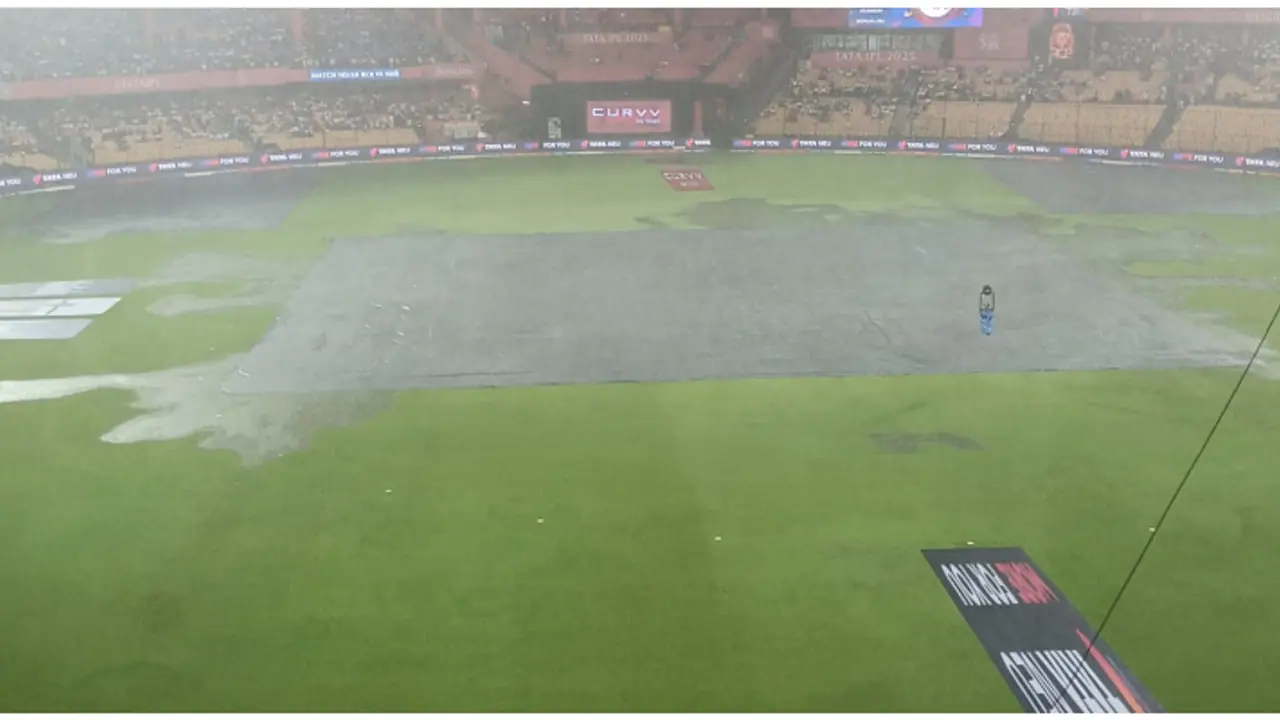 ಕ್ರಿಕೆಟ್ ಅಭಿಮಾನಿಗಳಿಗೆ ನಿರಾಸೆ, ಬೆಂಗಳೂರು ಮಳೆಯಿಂದ ಆರ್‌ಸಿಬಿ ಕೆಕೆಆರ್ ಟಾಸ್ ವಿಳಂಬ