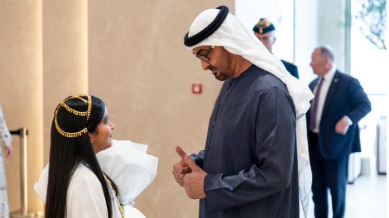 വീട്ടിലേക്ക് വരണം, യുഎഇ പ്രസി‍ഡന്റിനോട് അഞ്ചാം ക്ലാസുകാരി, ട്രംപിനും പൂകൊടുത്തു, ശേഷം വൈറൽ