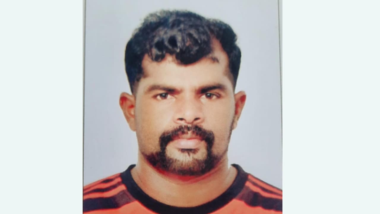 ഉച്ചയ്ക്ക് ജോലിക്ക് ശേഷം മടങ്ങിയെത്തി തോട്ടിൽ കുളിക്കാൻ പോയി,മത്സ്യത്തൊഴിലാളി തോട്ടിൽ മരിച്ച നിലയിൽ ഉച്ചയ്ക്ക് ജോലിക്ക് ശേഷം മടങ്ങിയെത്തി തോട്ടിൽ കുളിക്കാൻ പോയി,മത്സ്യത്തൊഴിലാളി തോട്ടിൽ മരിച്ച നിലയിൽ