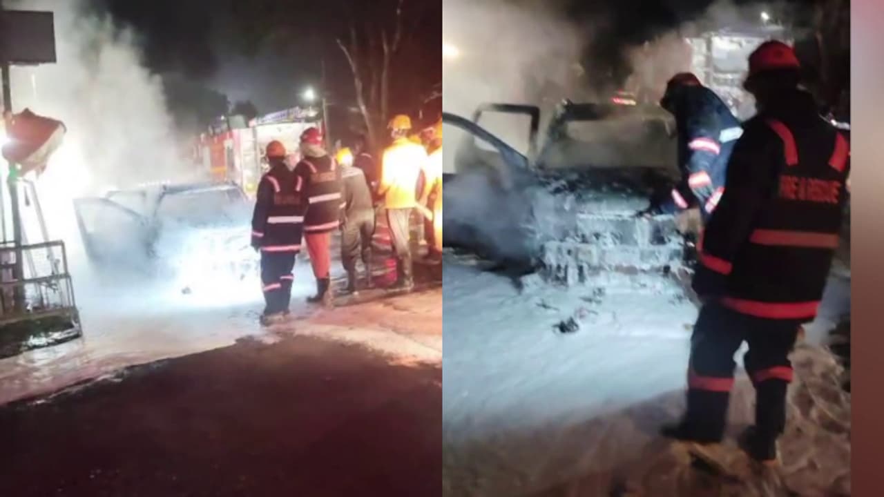 വേങ്ങര സ്വദേശി എത്തിയ കാർ, ലക്കിടിയിൽ ചായകുടിക്കാനിറങ്ങിയതിന് പിന്നാലെ കത്തിയമർന്നു; തലനാരിഴക്ക് രക്ഷപെട്ടു വേങ്ങര സ്വദേശി എത്തിയ കാർ, ലക്കിടിയിൽ ചായകുടിക്കാനിറങ്ങിയതിന് പിന്നാലെ കത്തിയമർന്നു; തലനാരിഴക്ക് രക്ഷപെട്ടു